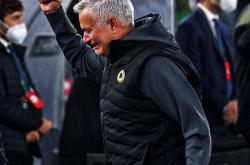 乐鱼体育-费耶诺德内部会议纪要流出：今晚官宣签约，欧超杯使命明确，赛程密集仍需轮换的简单介绍-乐鱼体育